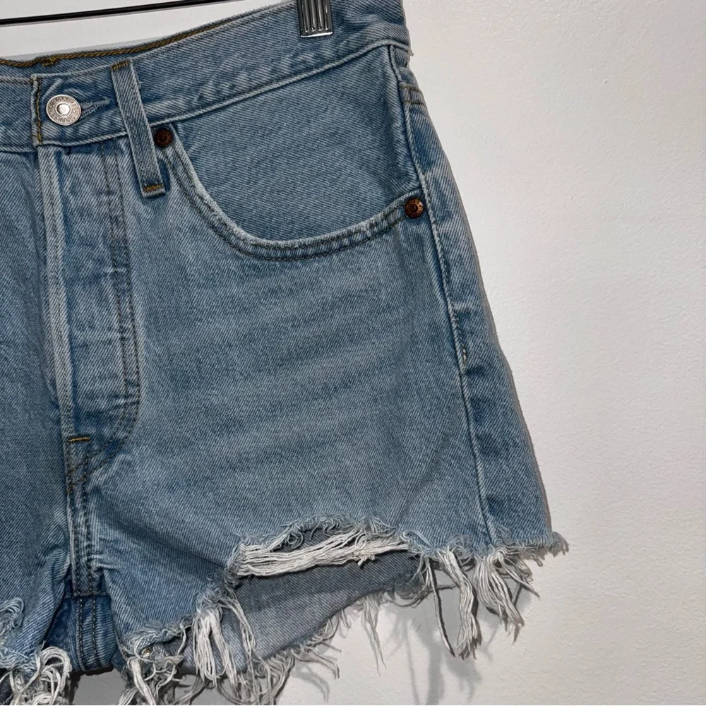 Levi’s Premium 501 Original Fit High Rise Womens Light Wash Denim Shorts Size 26 - Picture 3 of 15